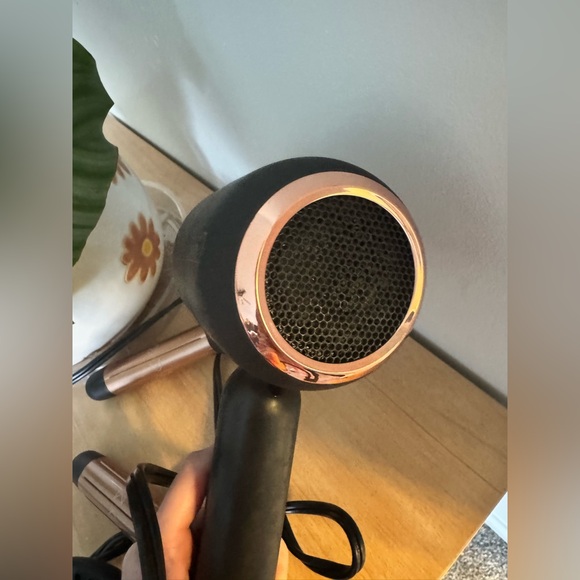 Ion Luxe 4 in 1 AirStyler Hair Dryer & Styler - Picture 6 of 7
